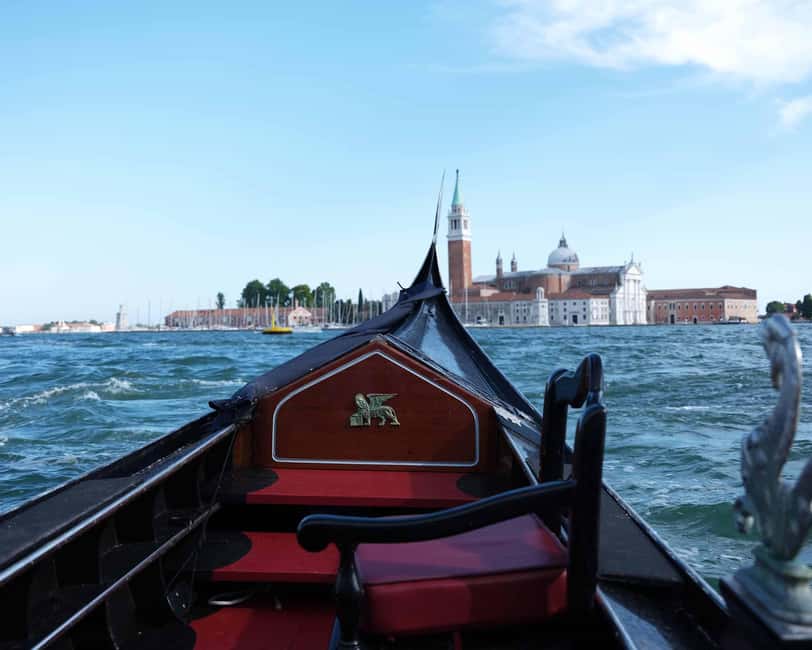 Venice: Rialto Bridge & Offbeat Unusual Venice Walking Tour - Rialto Bridge area, where the lanes tell the story