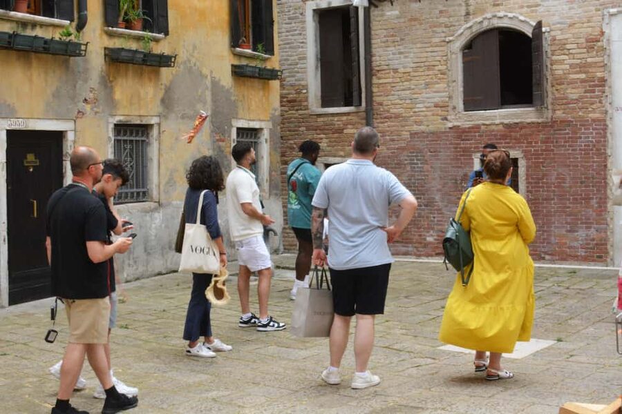 Venice: Rialto Bridge & Offbeat Unusual Venice Walking Tour - Grand Canal hidden photo angles, without hunting forever