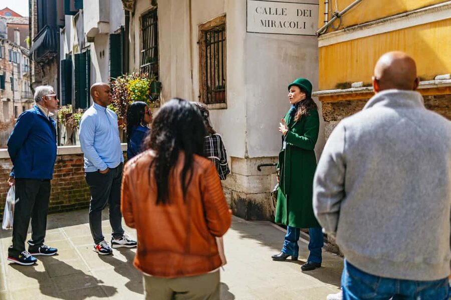 Venice: Rialto Market Food and Wine Lunchtime Tour - Rialto Market and Rialto Bridge: What You’ll Notice Up Close