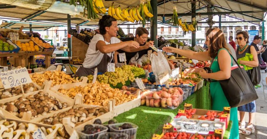 Venice: Rialto Market Food and Wine Lunchtime Tour - Wine, Veneto Specialties, and Meeting the People Behind the Plates