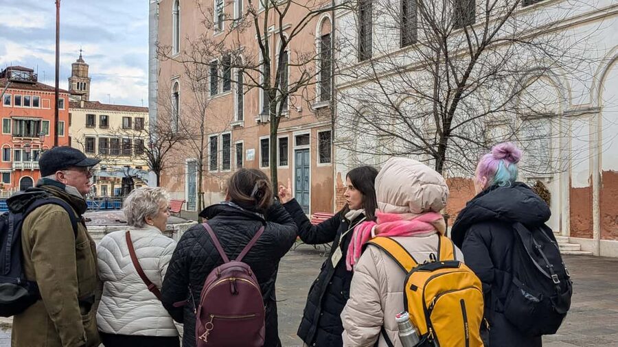 Venice: Rialto Market Street Food Tour - Local bar wine tasting: the pause that makes the tour work