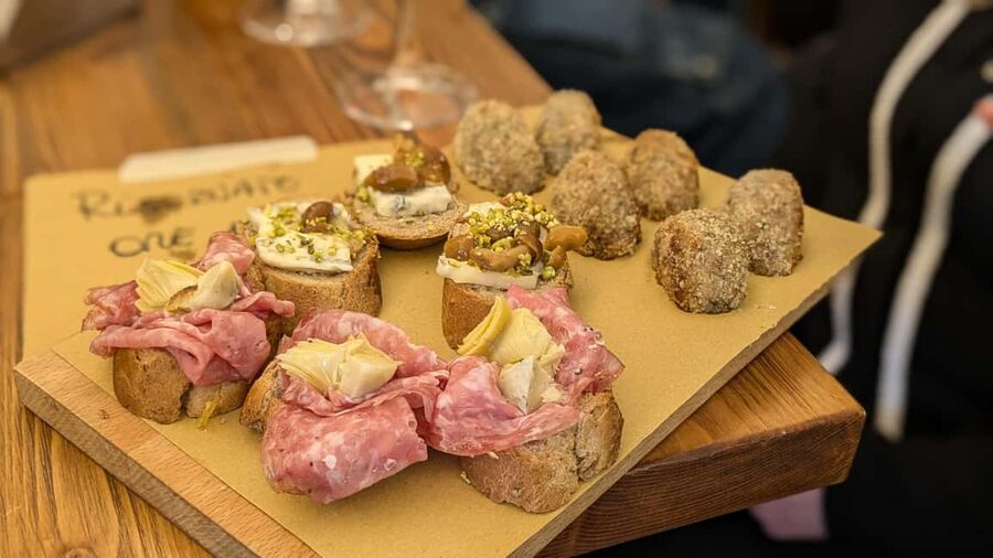Venice: Rialto Market Street Food Tour - Meeting at San Giacomo di Rialto and getting your bearings fast