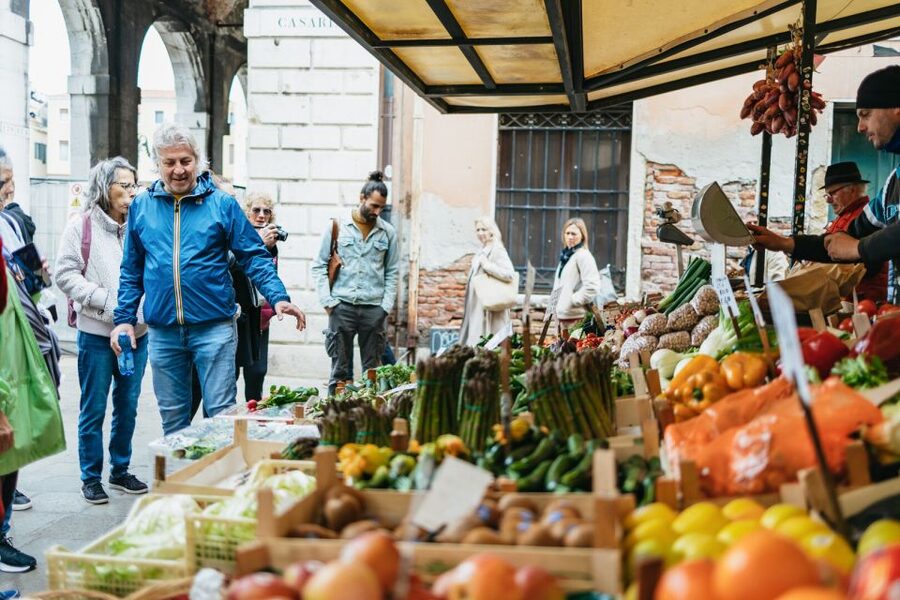 Venice: Rialto Market Tour, Cooking Class, and Lunch - Wine, lunch, and why the meal feels like part of the lesson