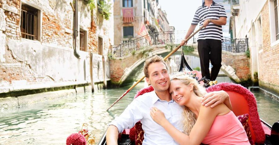 Venice: Romantic Gondola tour and Dinner for two - Dinner for Two at Restaurant La Caravella, Near St Mark’s