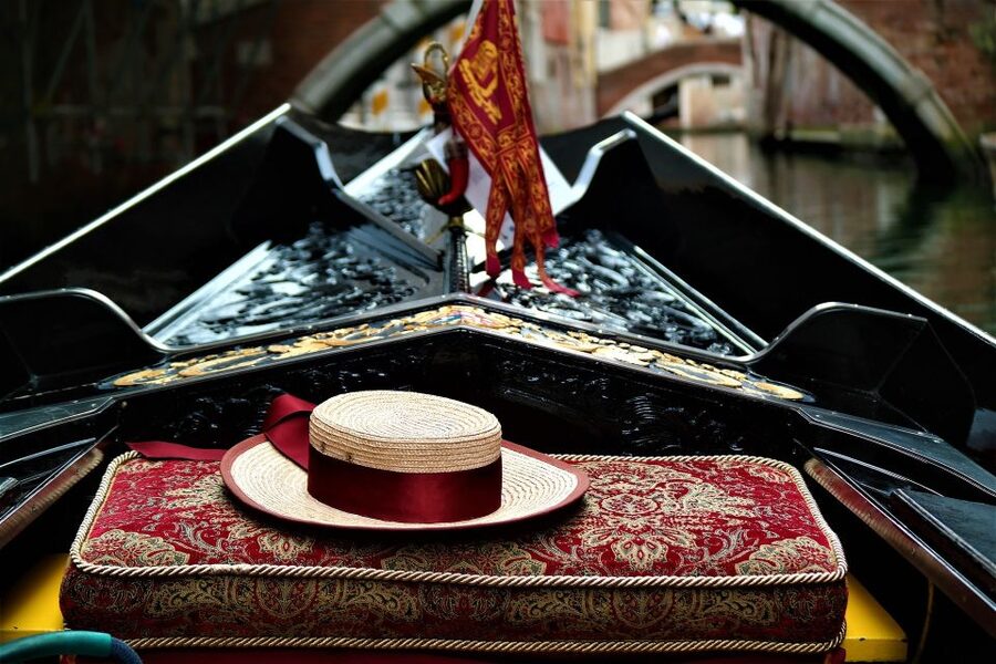 Venice: Romantic Palace Dinner and Private Gondola Ride - Romantic Venice, Timed Like a Date Night
