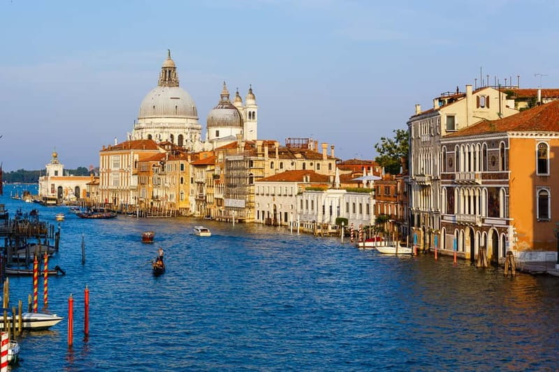 Venice: Romantic Shared Gondola Serenade on the Grand Canal - Why a shared gondola serenade feels more Venetian than a standard ride