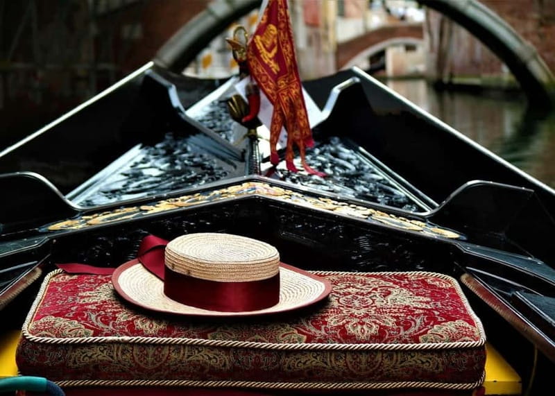 Venice: Romantic Shared Gondola Serenade on the Grand Canal - Gondola Gallery: tools, cross-sections, and the craftsmanship behind the icon