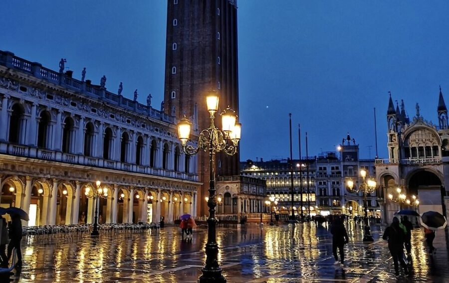 Venice: Saint Mark's Basilica Private Tour at Night - Enter Through a Special Night Entrance, Then Watch the Lights Come On