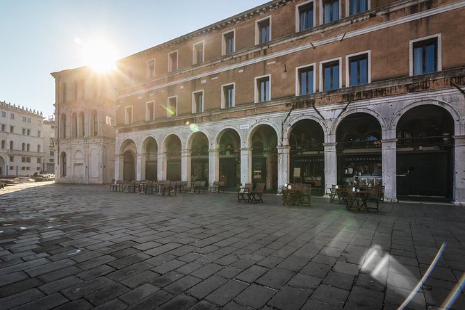 Venice: San Marco to Rialto Walking Tour & Spritz Like a Local - Pacing, group size, and the main logistics to plan for