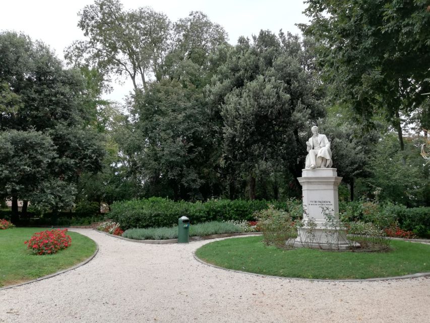 Venice: Secret City Gardens Walking Tour - First Garden Encounters: Medicinal Plants, Fruit Trees, and Courtyards