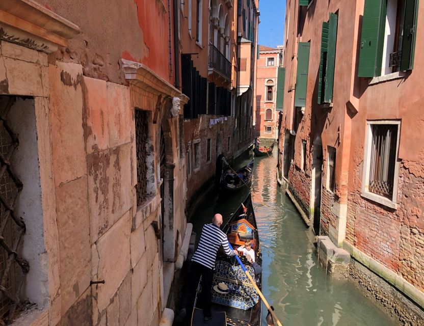 Venice: Shared Gondola Ride - No commentary on board, so plan how you’ll enjoy the sights