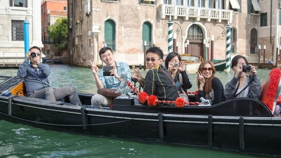 Venice: Shared Gondola Ride at Sunset - “Shared” Means Less Interaction: How to Set Your Expectations for the On-Water Experience
