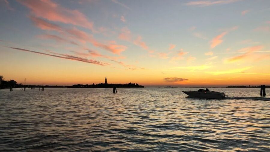 Venice: Shared Gondola Ride at Sunset - Photo Strategy on a Shared Gondola: Getting Shots Without Fighting for Space