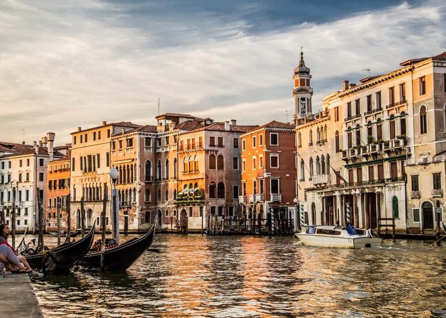 Venice: Shared Gondola Through breathtaking Bridge of Sighs - Gondola Gallery: Tools, Craft, and the VR Time-Travel Twist