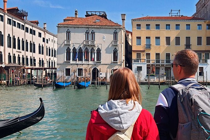 Venice Sightseeing Small Group Walking Tour with a Local Guide - Starting in Dorsoduro, then setting your bearings for Rialto