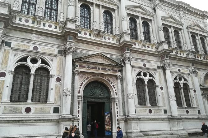 Venice Sightseeing Walking Tour with a Local Expert - The Gran Canal bridge view and why it feels romantic
