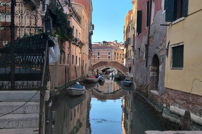 Venice Small Group Walking Tour of Most-Famous Sites &Attractions - The Route From Dorsoduro to St. Mark’s Square, Stop by Stop