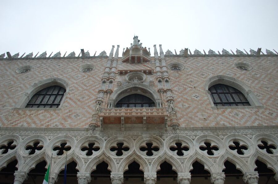 Venice: St Mark’s Basilica and Doge’s Palace Private Tour - The prison complex and Bridge of Sighs moment