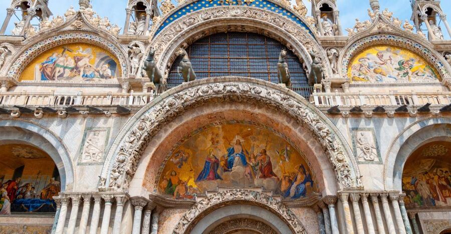 Venice: St. Mark's Basilica and Gondola Morning Tour - St. Mark’s at 10:45, gondola at 15:00, and the break that matters