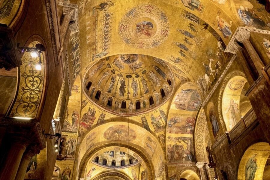 Venice: St. Mark's Basilica and Gondola Morning Tour - First-floor horses: what you may see, and what you should not assume