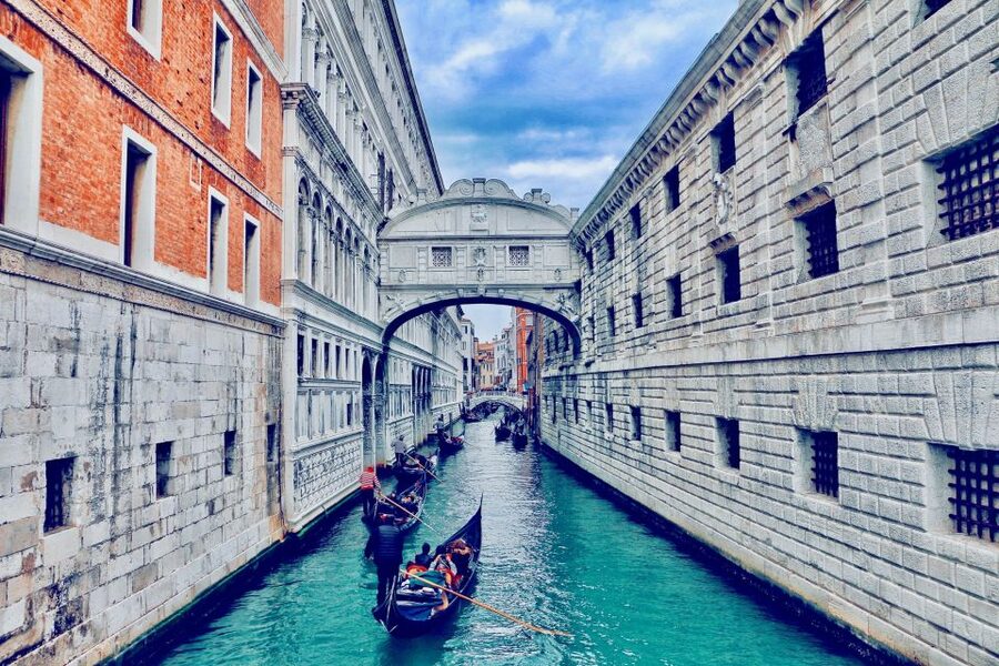 Venice: St Mark's Basilica, Doge's Palace, and Gondola Ride - Gondola ride from San Moisé Square, how the water view changes everything