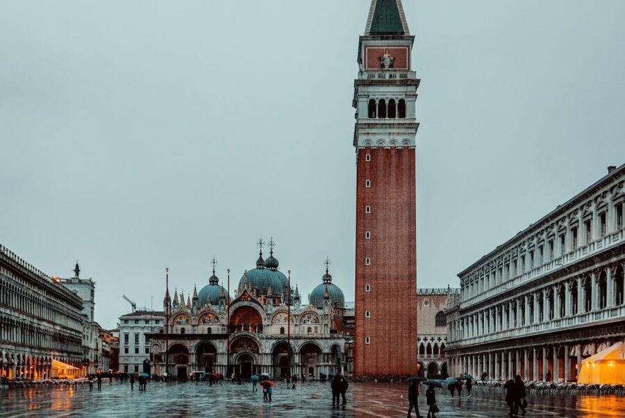 Venice: St. Mark's Basilica Skip-the-Line Entry & Audioguide - Staff Support, Live Guide Options, and What Guides Tend to Do Well