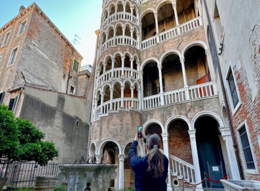 Venice: St. Mark's, Doges Palace, Rialto, and Gondola Tour - Lunch break strategy: use your 1 hour wisely