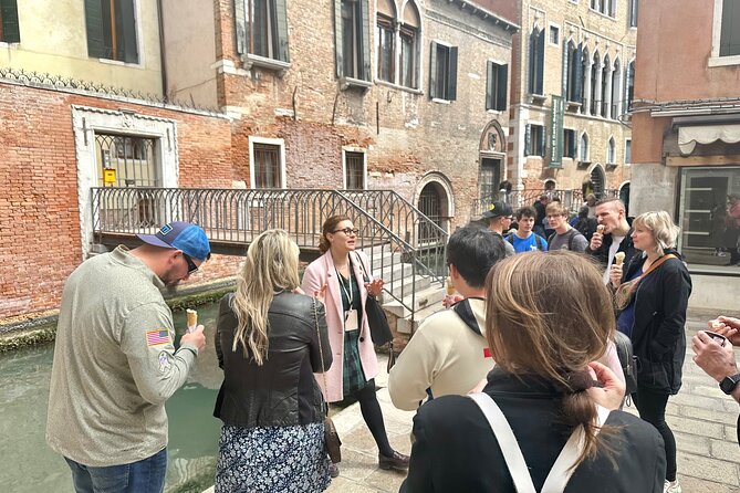 Venice Street Food Tour with Local Guide with Local Food Market Visit - The walking pace, bathrooms, and small-space reality in Venice