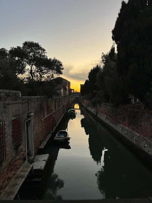 Venice: Sunrise Walking Tour with Espresso - Rialto break time: coffee culture in the real center