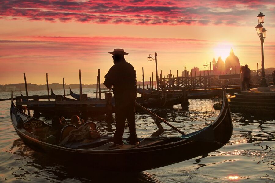 Venice: Sunset or Evening Gondola Tour - What 30 Minutes on the Water Actually Gives You