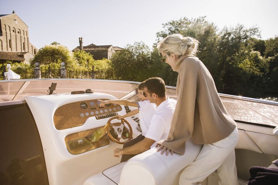 Venice: Sunset Yacht Experience - Hosts and Service: Why Captains Like Alvisa and Daniele Matter