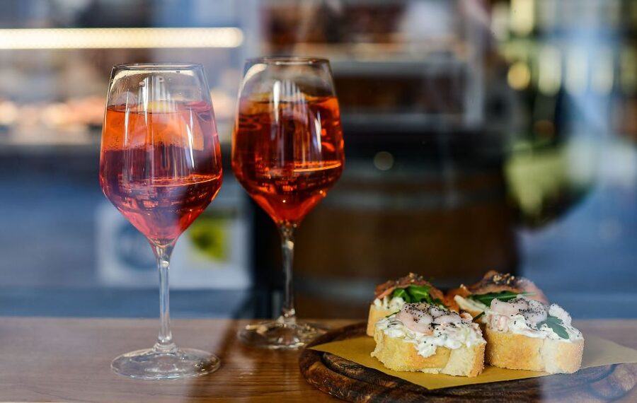 Venice: The Ultimate Food Tour with Wine & Spritz - Stop 3: wine time with Prosecco and crostini