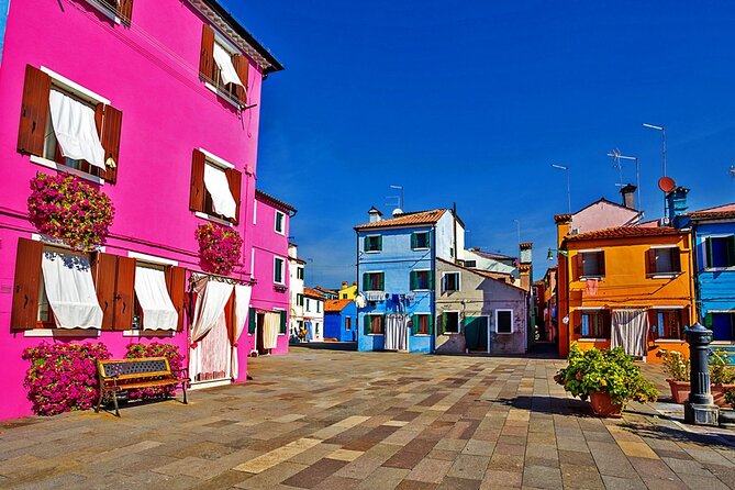 Venice Trilogy: Murano, Burano & Torcello by Lagoon Boat - Murano furnace theater: the glassblowing show is the headline