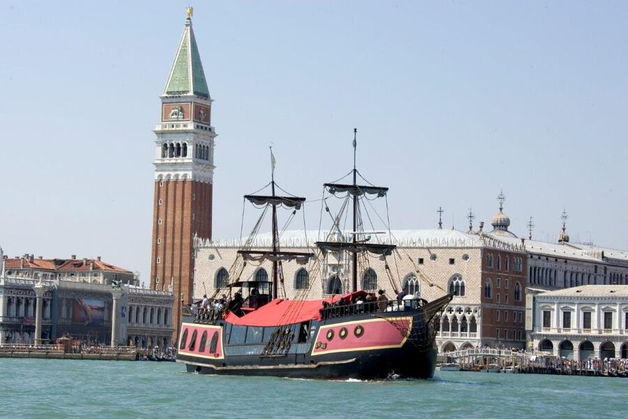 Venice: Venetian Lagoon Tour and Galleon Dinner - The Multi-Course Dinner, Prosecco DOC, Wine, and Coffee