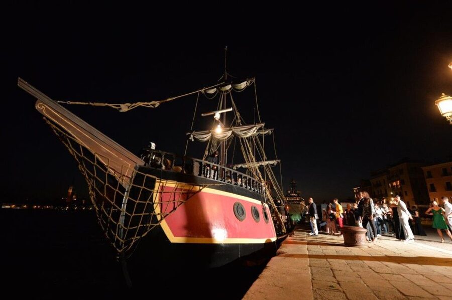 Venice: Venetian Lagoon Tour and Galleon Dinner - Weather, Fog, and Motion: What Can Change on the Lagoon