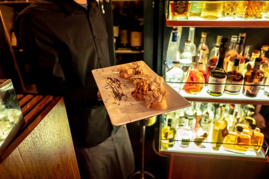 Venice: Venetian Style Carnival Pub Crawl - Stop 2: More Wine, More Snacks, and the Dialect Lesson