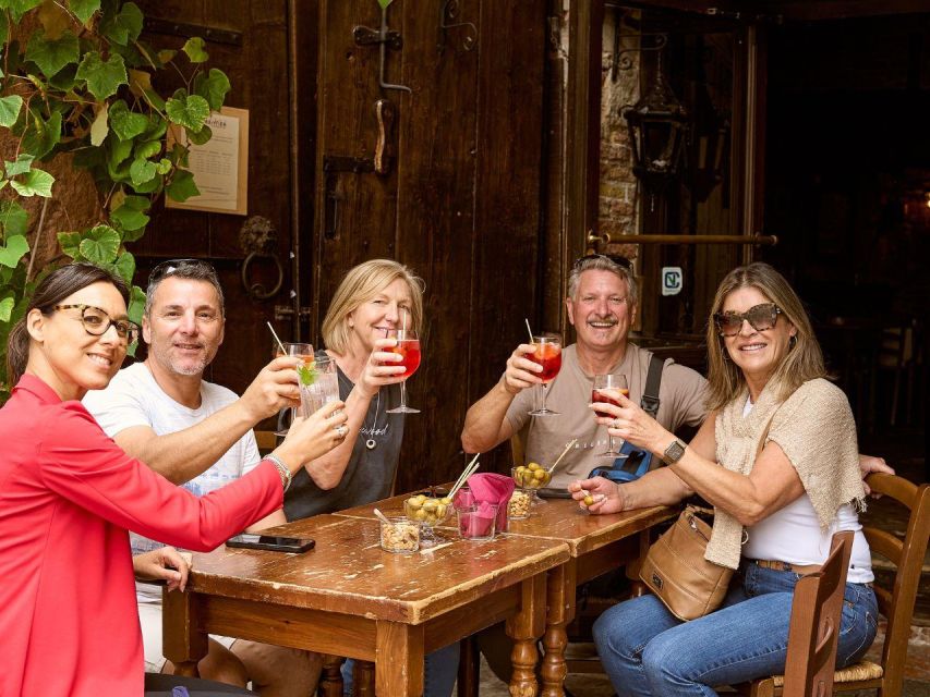 Venice: Vip Semi-Private Walking Tour with Gondola Ride - The 30-minute gondola ride: what it adds and how to time it mentally