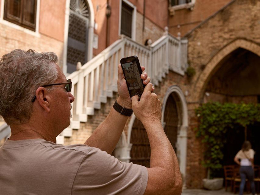 Venice: Vip Semi-Private Walking Tour with Gondola Ride - Who should book this and who should pass