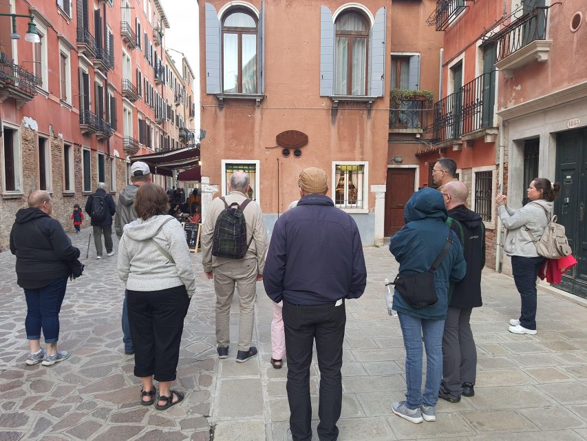 Venice: Walking Guided Tour of the City Must-See Sites - Where the tour starts: Dorsoduro and Campiello dei Squelini