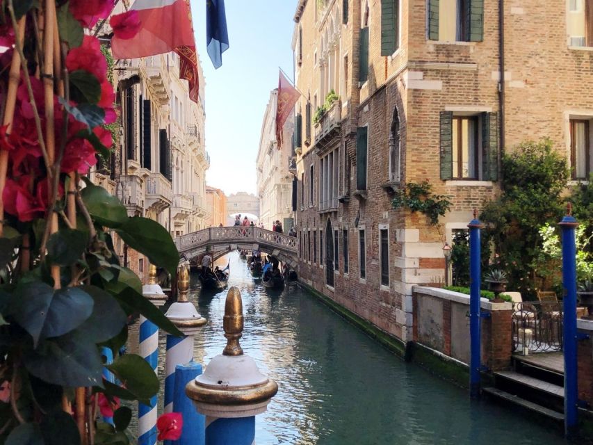 Venice Walking Tour and Doge's Palace Guided Visit - Bridge of Sighs: The name, the link to prisons, and the photo moment