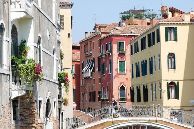 Venice Walking Tour and Gondola Ride - Cruising the Grand Canal: Rialto Bridge Views and Fenice Neighborhood Float