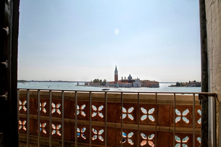 Venice: Walking tour, Doge Palace, & St. Mark's Basilica - St. Mark’s Basilica Interior: Byzantine Art That Refuses to Behave