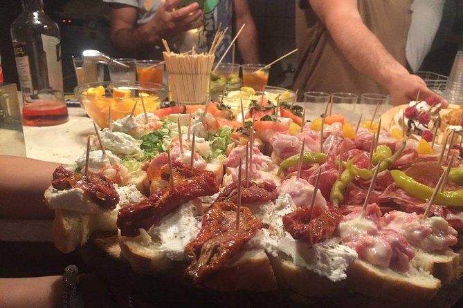 Venice Walking Tour: Eat and Drink - Stop 3: Calle Varisco, the Venice you actually walk through