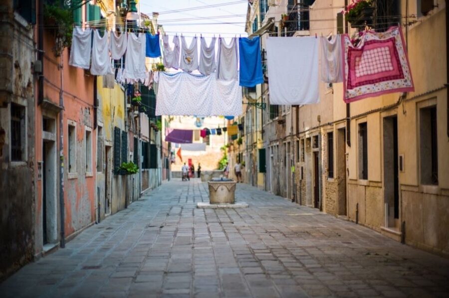 Venice: Walking Tour & Gondola Ride - Timing, comfort, and small rules that affect your day