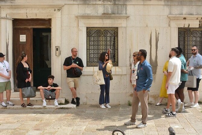 Venice Walking Tour with Gondola Ride Experience - Campi and Campielli: Where Venetians Linger