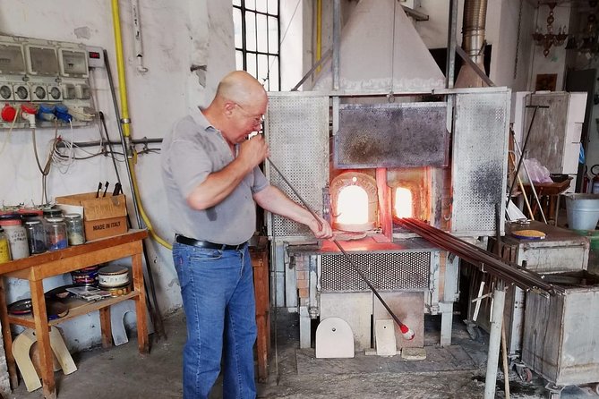 Vetreria Guarnieri Murano experience - Seeing goti made by hand with murrine work