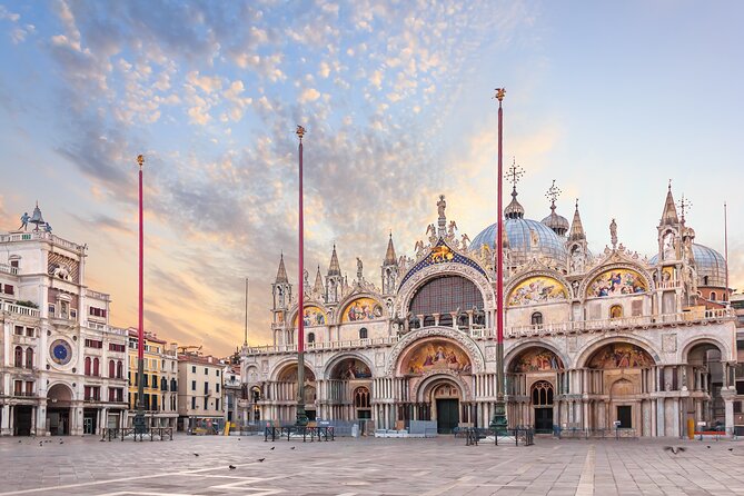 Walking Tour and Enchanting Gondola Journey in Venice - History you can actually use, theatre stories and old Venice names