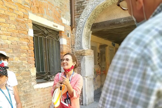 Walking tour in Venice with an architect - Ponte dei Sospiri: romantic symbolism with a darker edge