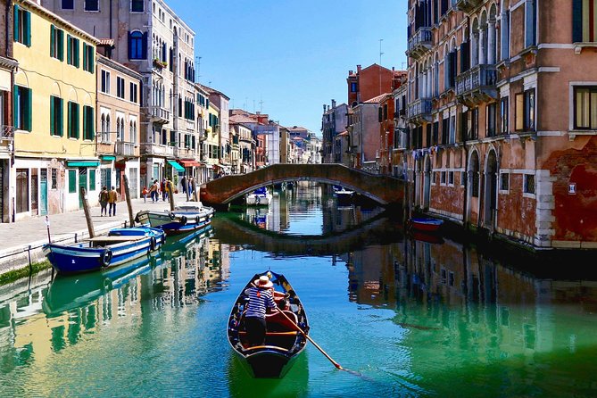 Walking Tour of Venice with Mini Cruise - Giudecca Canal and Palladio-linked church views