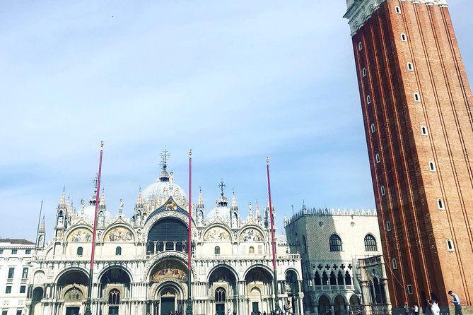 Welcome! Venice Sightseeing kickstart Tour with local guide, small group - Masks, Carnival, and Why Venice Hides in Plain Sight